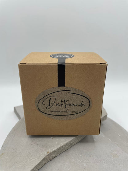 Tada dein Geschenk - LUSTIGER Panda personalisierbare PREMIUM Duftkerze mit verschiedenen Dekoren - handgemacht aus dem Südschwarzwald 