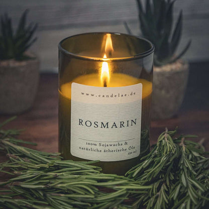Rosmarin Duftkerze – Handgefertigte Sojawachskerze – 250ml – Kräuterfrischer Duft aus ätherischem Rosmarin – Nachhaltige Kerze im Upcycling-Weinglas