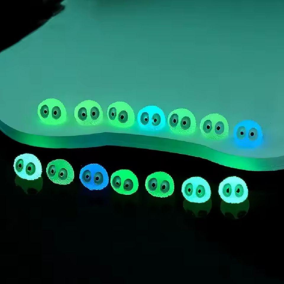 Glow in the Dark Mini-Figuren – 14er-Set – Mehrfarbig – Höhe 1 cm – Leuchtende Deko für Terrarium, Pflanzen & Regal 