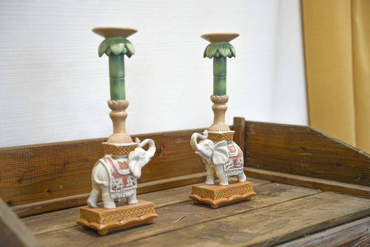Kerzenständer Elefant Rosa/Grün – Polyresin – 34,5cm – Exotische Deko für Tisch, Sideboard & Fensterbank 