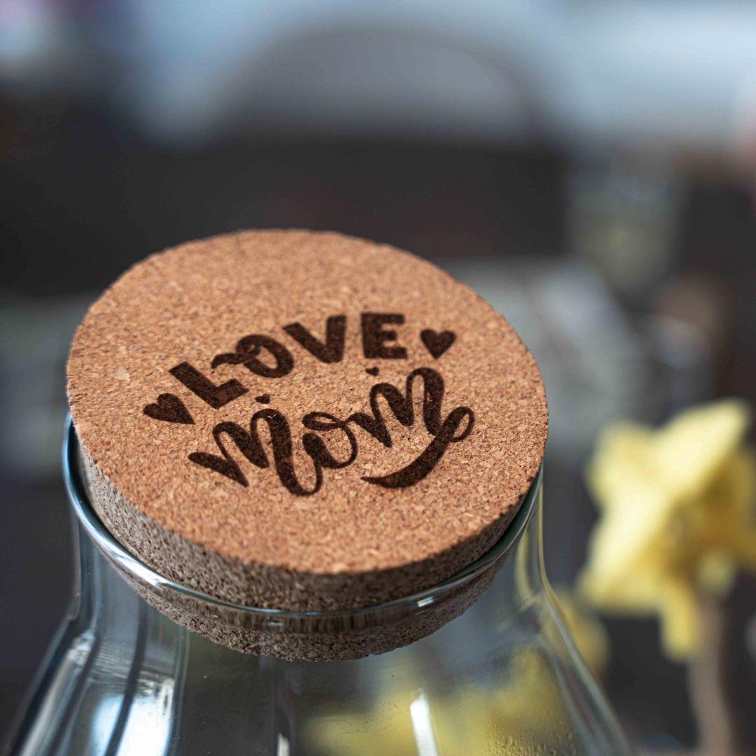 'LOVE MOM' terrarium Drop XL + gravierter Kork - Flaschengarten DIY Set – Ø 24 cm ↑ 37 cm -  Muttertag 