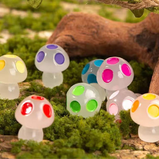 Glow in the Dark Pilze – 8er Set – Bunte Mini-Pilze 2cm – Leuchtend im Dunkeln – Für Terrarium, Blumentopf & DIY-Deko 