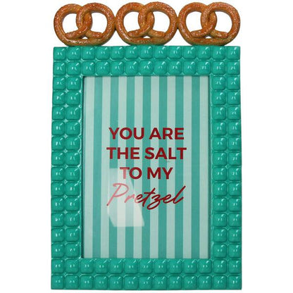 Bilderrahmen Pretzel – Polyresin – Türkis – 13x18 cm – Verspieltes Brezel-Design – Kreative Foto-Deko für Zuhause 